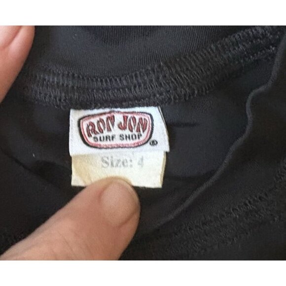 Ron Jon Kids Black Rash Guard Size 4 with Skulls on Sleeves - Picture 3 of 4